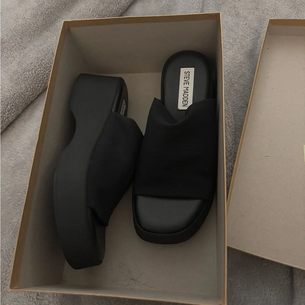 Steve Madden Slinky Shoe - Picture 2 of 2
